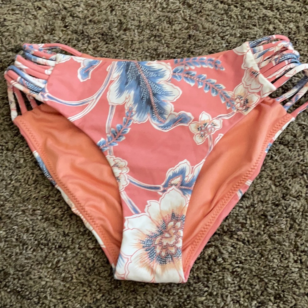 Women’s O’Neill Bottoms size small full coverage